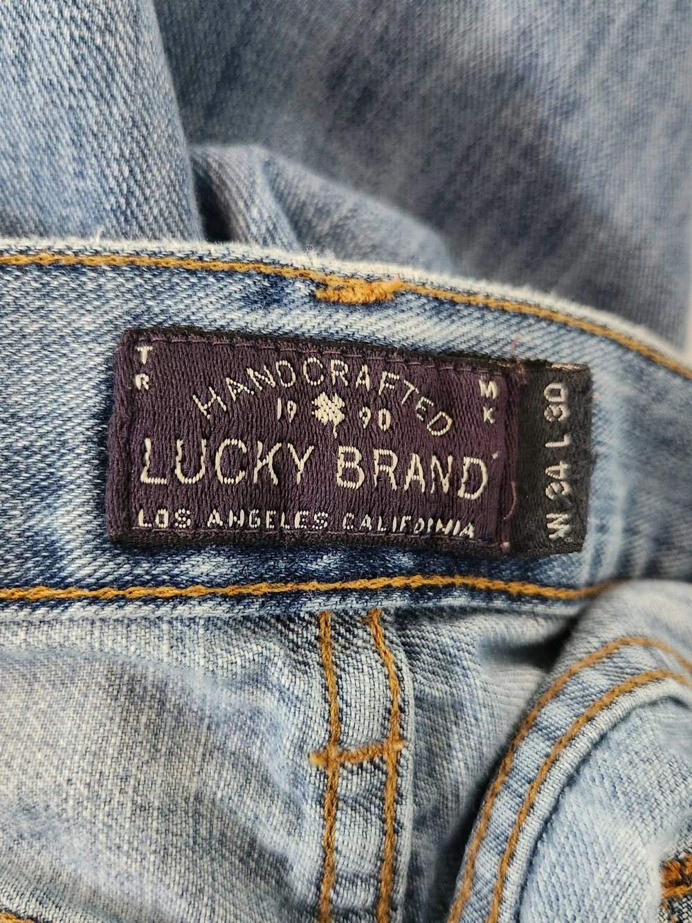 Lucky Brand Relaxed Straight Leg Jeans Size 34 x 30 Flaw
